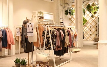 Showroom For Sale in Em Bypass