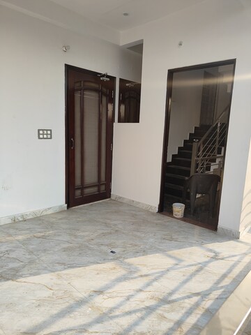 Room in 2 BHK Independent House at Gomti Nagar – for Rent