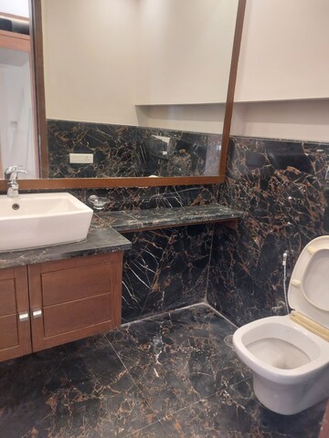 Furnished Amenities in 4 BHK Builder Floor at Friends Colony – for Rent