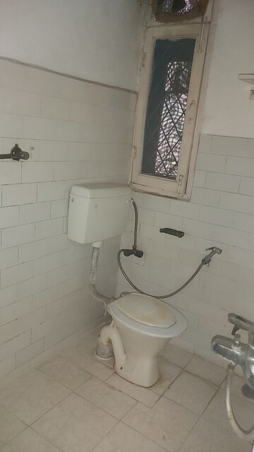 Bathroom in 3.5 BHK Apartment at Mayur Vihar – for Rent