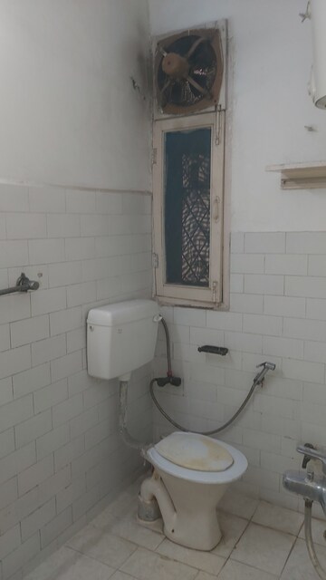 Bathroom in 3.5 BHK Apartment at Mayur Vihar – for Rent