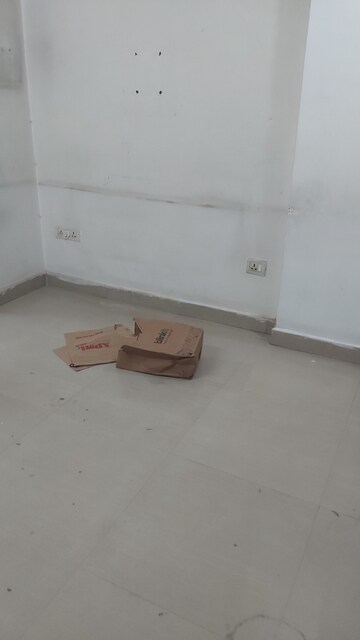 Furnished Amenities in 2.5 BHK Builder Floor at Mayur Vihar – for Rent