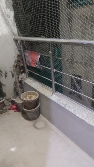 Bathroom in 2.5 BHK Builder Floor at Mayur Vihar – for Rent