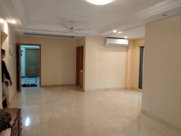 Room in 3 BHK Apartment at Ekta Heritage Apartment, Khar West – for Sale