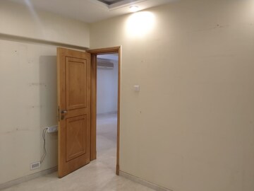 Room in 3 BHK Apartment at Ekta Heritage Apartment, Khar West – for Sale