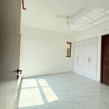 Room in 2 BHK Apartment at Raymond Ten X Habitat, Swastik Garden – for Rent