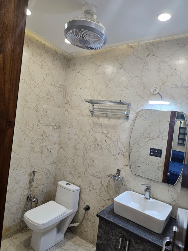 Bathroom, niti khand 4 Bedroom 2400 Sq.Ft. Builder Floor In Niti Khand Ghaziabad 8173301