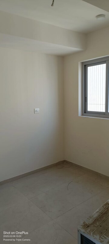 Room in 3 BHK Apartment at Piramal Vaikunth, Balkum Pada – for Rent