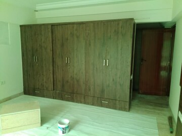 Furnished Amenities in 3 BHK Apartment at Satyam Building Khar, Khar West – for Rent