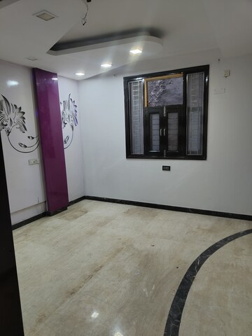 Furnished Amenities in 4 BHK Builder Floor at Rohini Sector 11 – for Rent