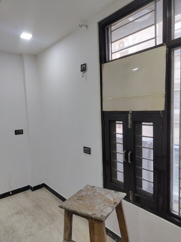 Furnished Amenities in 4 BHK Builder Floor at Rohini Sector 11 – for Rent