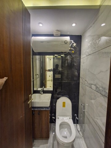 Bathroom in 1 RK Builder Floor at Dlf Cyber City, Sector 24 – for Rent