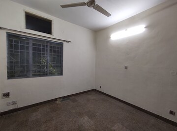 Room in 3 BHK Apartment at Vasant Kunj – for Rent