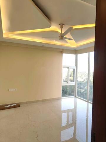 Room in 3 BHK Apartment at Parsvnath Exotica, Sector 53 – for Rent