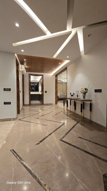 Building Lobby in 1.5 BHK Builder Floor at Dlf Cyber City, Sector 24 – for Rent