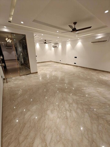 Room in 2 BHK Builder Floor at Dlf Cyber City, Sector 24 – for Rent