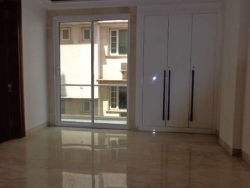 Room in 4 BHK Builder Floor at Hauz Khas Enclave – for Rent