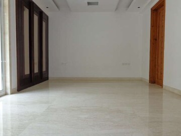 Room in 4 BHK Builder Floor at Hauz Khas Enclave – for Rent