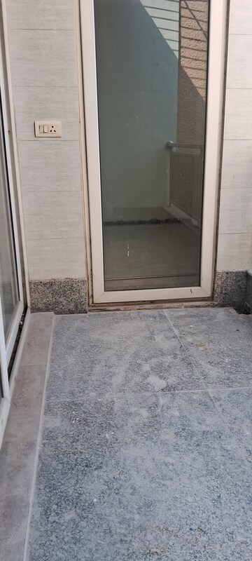 Furnished Amenities in 4 BHK Apartment at Sarita Vihar – for Rent
