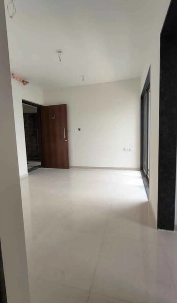 Room in 2 BHK Apartment at Runwal Eirene, Balkum Pada – for Rent