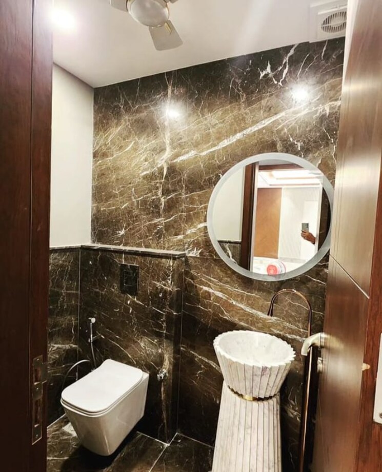 Bathroom, kirti nagar 6 Bedroom 6000 Sq.Ft. Builder Floor In Kirti Nagar Delhi 8173569