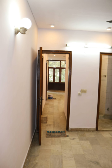 Building Lobby in 2 BHK Builder Floor at Chittaranjan Park – for Rent