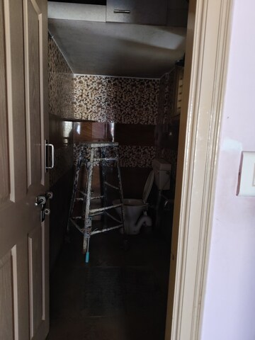 Furnished Amenities in 1 BHK Builder Floor at Halasuru – for Rent