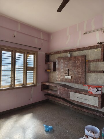 Room in 1 BHK Builder Floor at Halasuru – for Rent