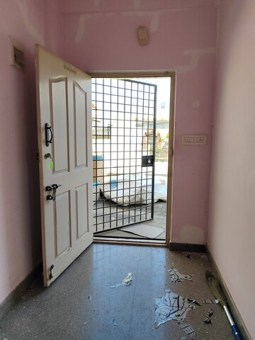 Room in 1 BHK Builder Floor at Halasuru – for Rent