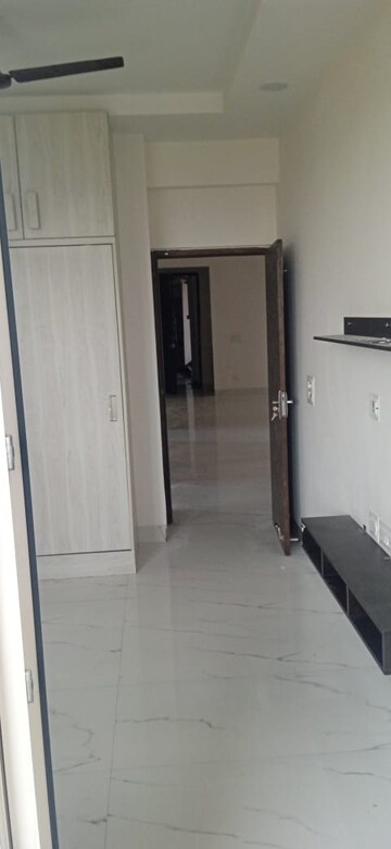 Room in 2 BHK Apartment at Unitech Uniworld Gardens 2, Sector 47 – for Rent
