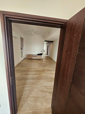 Room in 2 BHK Apartment at Pioneer Park Phase 1, Sector 61 – for Rent