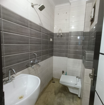 Bathroom in 2 BHK Builder Floor at Uttam Nagar – for Rent