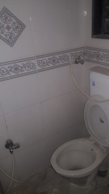 Bathroom in 1.5 BHK Apartment at Mantri Park, Goregaon East – for Rent