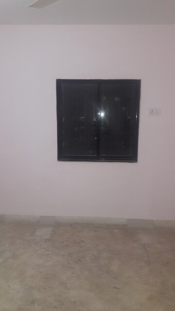 Furnished Amenities in 1.5 BHK Apartment at Mantri Park, Goregaon East – for Rent