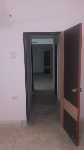 Furnished Amenities in 1.5 BHK Apartment at Mantri Park, Goregaon East – for Rent