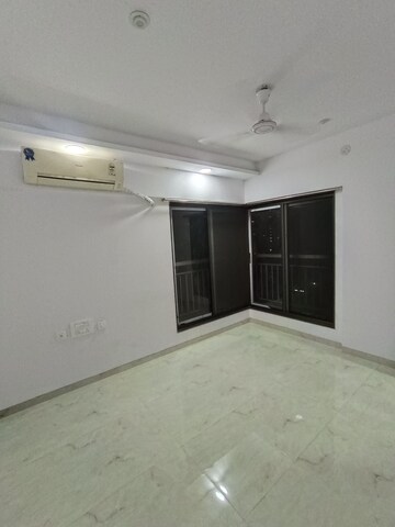 Room in 1 BHK Apartment at Dindoshi Shraddha CHS, Malad East – for Rent