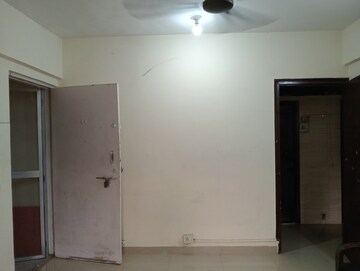 Room in 2 BHK Apartment at Hawa Apartments, Andheri East – for Rent
