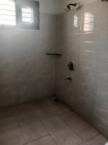 Bathroom in 1.5 BHK Builder Floor at Sector 25 – for Rent