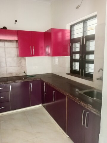 Kitchen in 1.5 BHK Builder Floor at Sector 25 – for Rent
