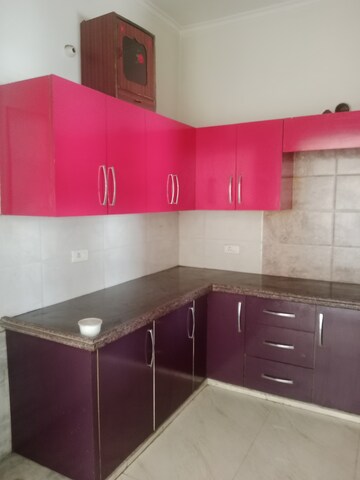 Kitchen in 1.5 BHK Builder Floor at Sector 25 – for Rent