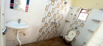 Bathroom in 3 BHK Builder Floor at Shibpur – for Rent