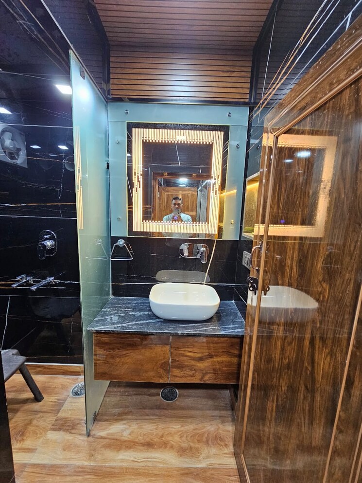 Attached Bathroom, ashok vihar 4 Bedroom 3000 Sq.Ft. Builder Floor In Ashok Vihar Delhi 8173944