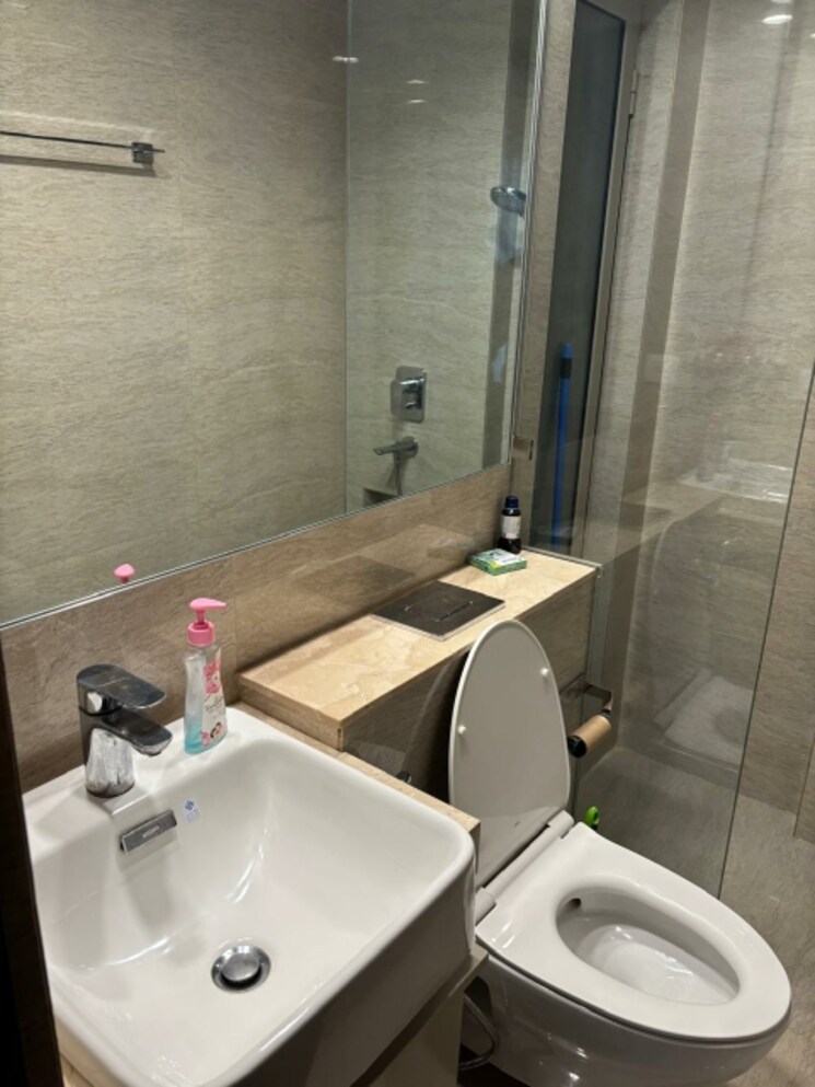 Bathroom, hiranandani-regent-hill 1 Bedroom 622 Sq.Ft. Apartment In Powai Mumbai 8173946