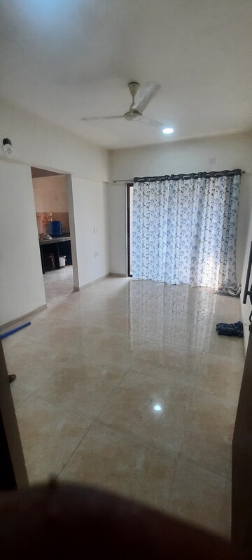 Furnished Amenities in 2 BHK Apartment at Sunteck Maxxworld 4, Naigaon East – for Rent