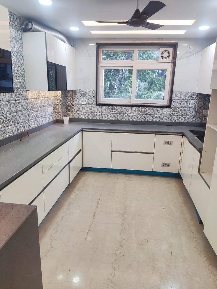 Kitchen, ashok vihar 4 Bedroom 3000 Sq.Ft. Builder Floor In Ashok Vihar Delhi 8173944