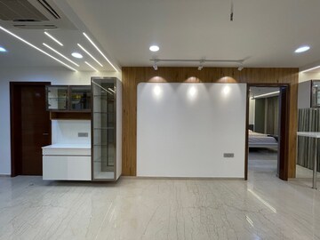 Room in 4 BHK Apartment at Kukatpally – for Sale