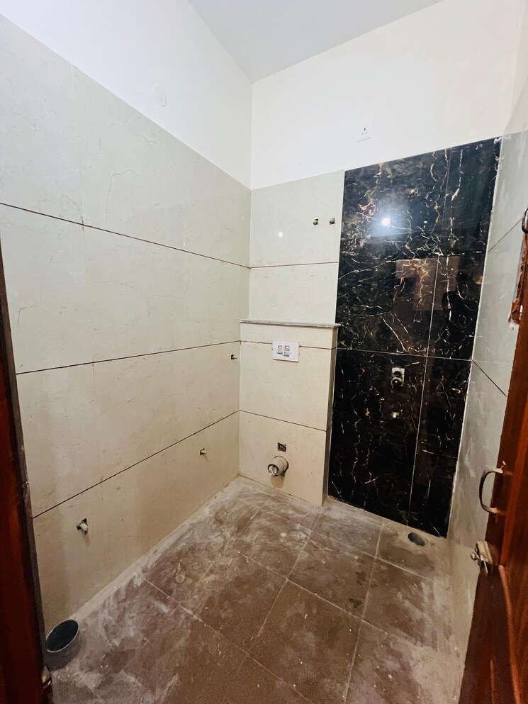 Bathroom, kharar mohali road 4 Bedroom 102 Sq.Yd. Independent House In Kharar Mohali Road Kharar 8174035