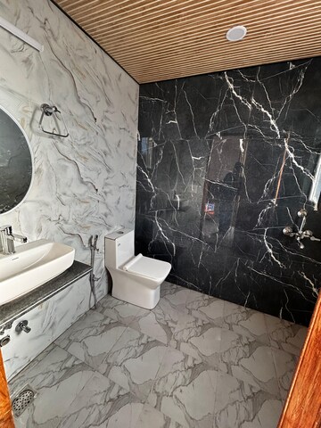 Team Area in 2 BHK Builder Floor at Sector 57 – for Rent