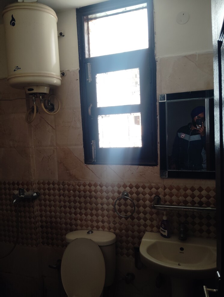 Bathroom, kharar 3 Bedroom 1100 Sq.Ft. Apartment In Kharar Mohali 8174069