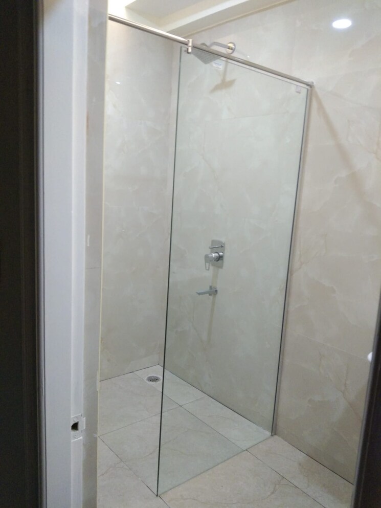Bathroom, banjara hills 4 Bedroom 7369 Sq.Ft. Apartment In Banjara Hills Hyderabad 8174070